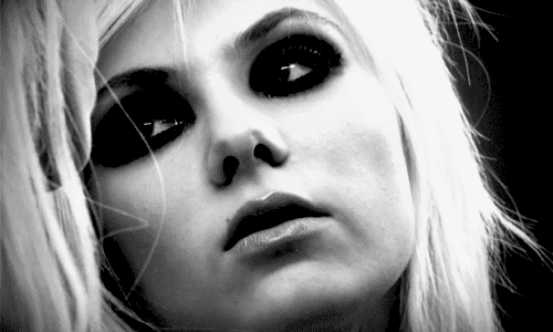 taylor-momsen-eye-makeup