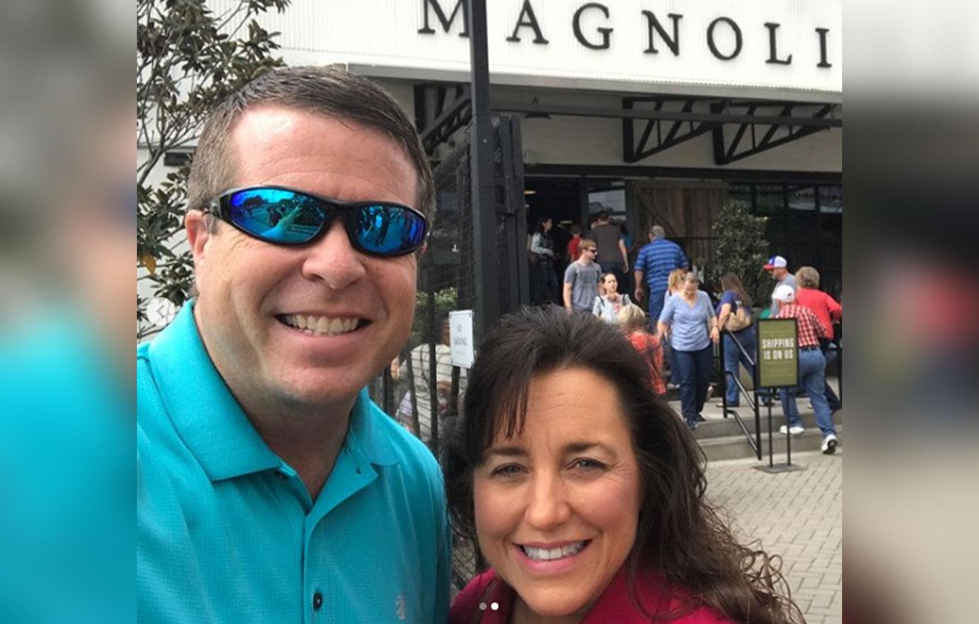 Jim Bob Duggar Wife Michelle PDA Pic 01