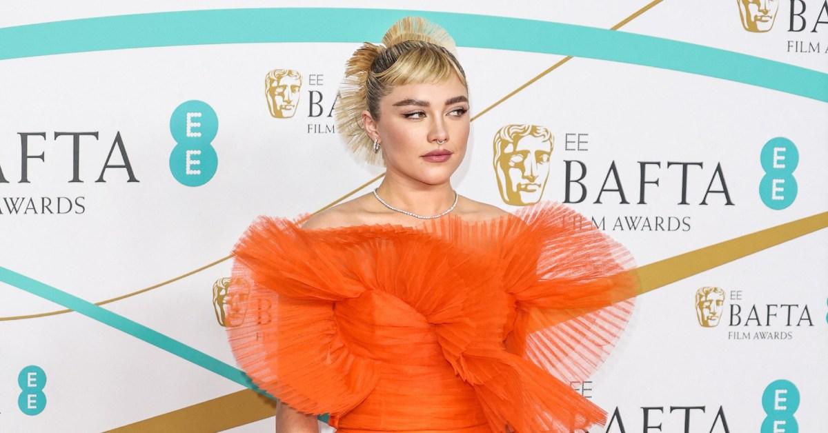 florence pugh hit eye comic con attendee threw object stage watch