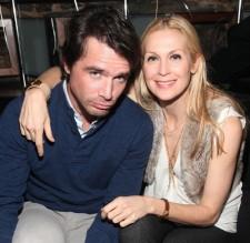 2010__03__Matthew_Settle_Kelly_Rutherford_March5newsne 225×219.jpg