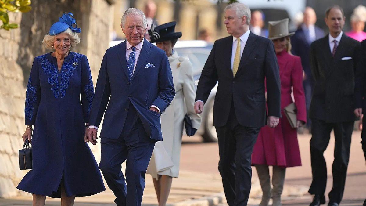 image of royal family