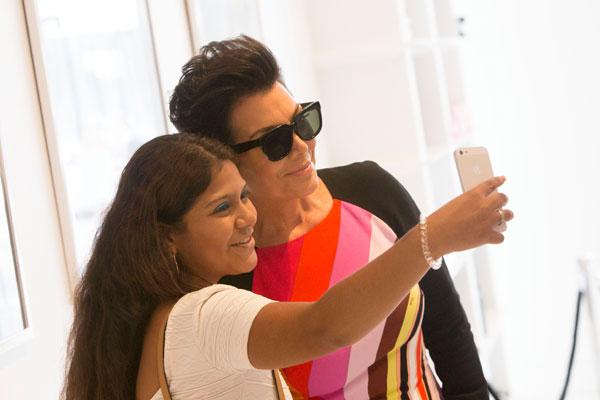 Kardashians dash signing1