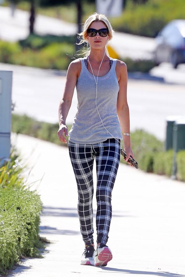 *EXCLUSIVE* Flip or Flop&#8217;s Christina El Moussa looks great while hitting the pavement!