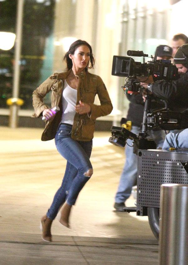 Megan fox runs traffic films teenage mutant ninaj turtles 2 photos 02