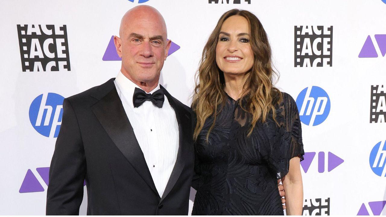 Image of Christopher Meloni and Mariska Hargitay