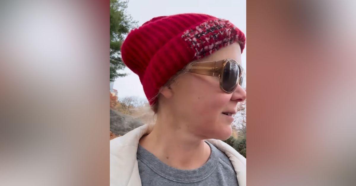 image of The comedian joked about someone thinking she was multiple people.