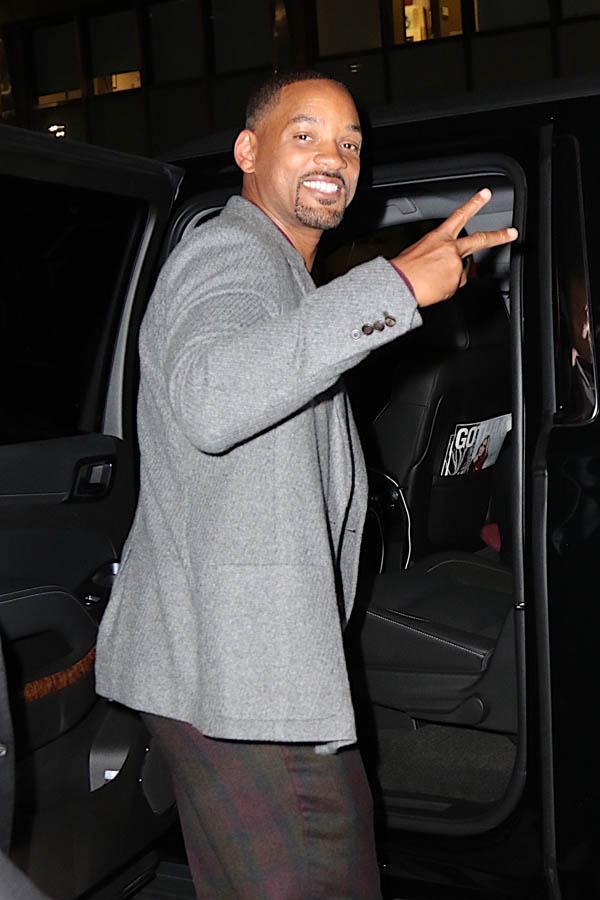 Will Smith greets fans while leaving the Sony offices this evening after Q &amp; A for his new movie &#8216;Concussion&#8217;