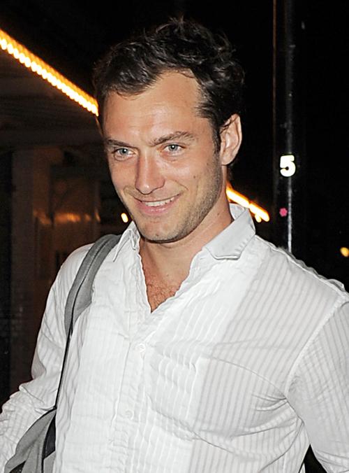 2009__09__jude_law_baby_02_wenn2487462.jpg