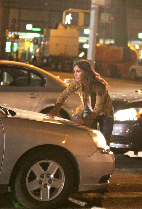 Megan fox runs traffic films teenage mutant ninaj turtles 2 photos 05