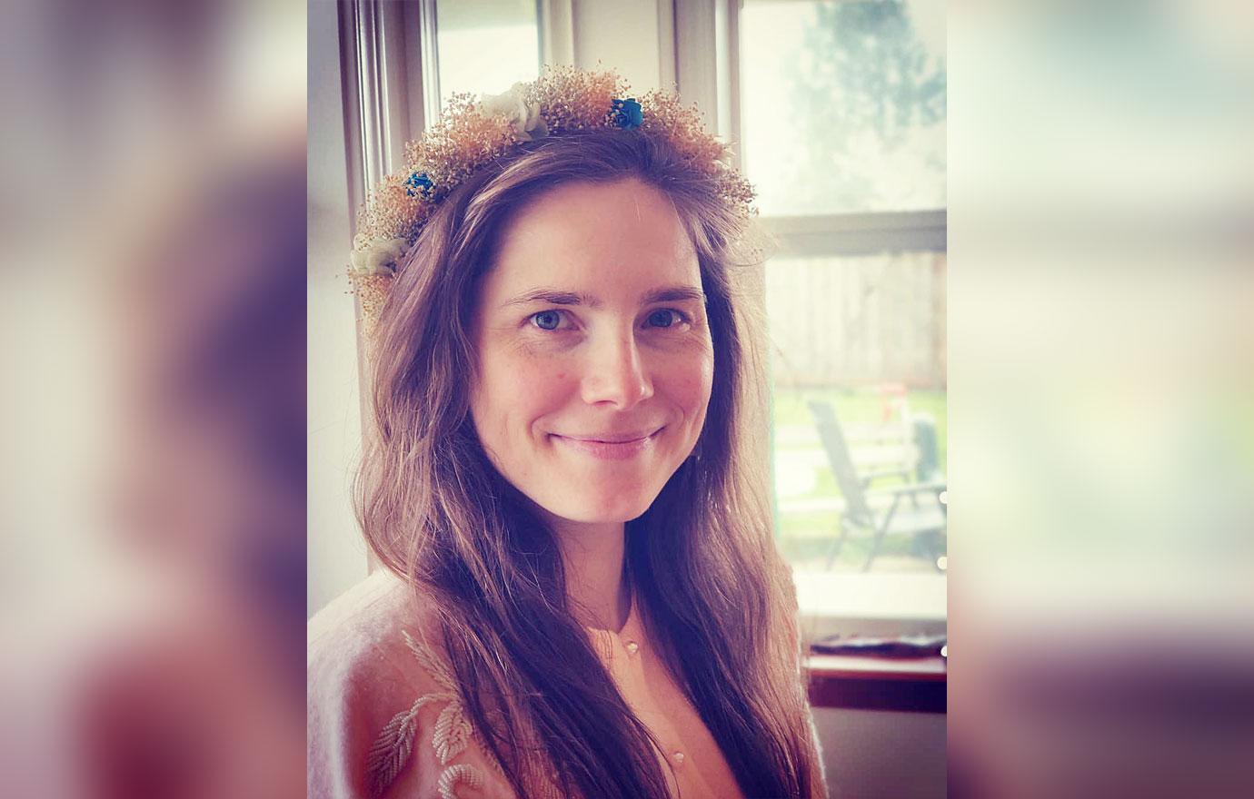 amanda knox trolled twitter sharing miscarriage story ok