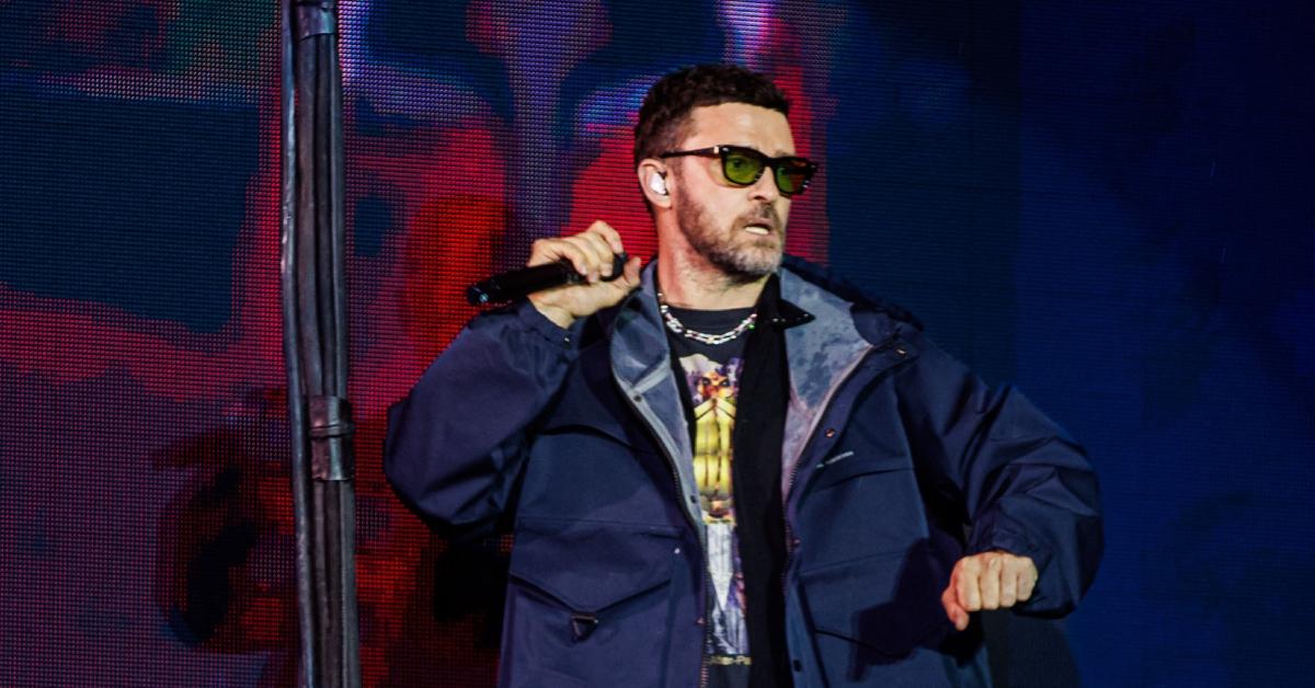 Image of Justin Timberlake was slammed for allowing the crowd to carry the singing of his songs.