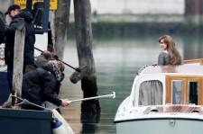 2010__03__Angelina_Jolie_March19_05 225×149.jpg