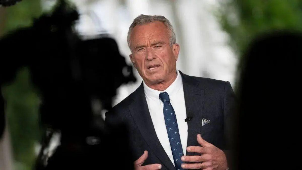 Photo of Robert F. Kennedy Jr. tried to 'make it up' to Cheryl Hines after being accused of having an affair with Olivia Nuzzi. 