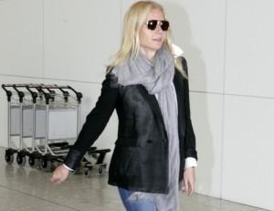 2011__03__gwynethpaltrowmarch28_195a 300×231.jpg