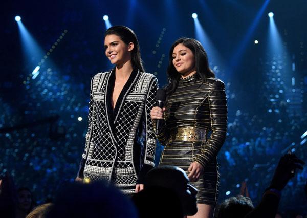 Kendall kylie jenner booed billboard music awards 02