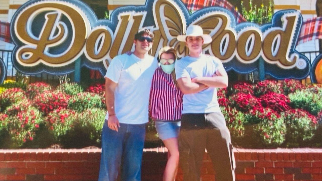 Photo of Britney Spears spent the day at Dollywood with her sons on October 7.