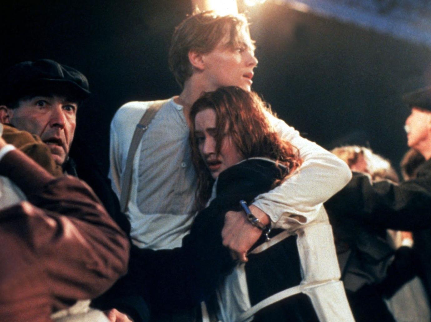 leonardo dicaprio kate winslet friends kiss titanic reunion