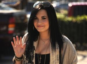 2011__04__Demi_Lovato_April11newsnea 300×220.jpg
