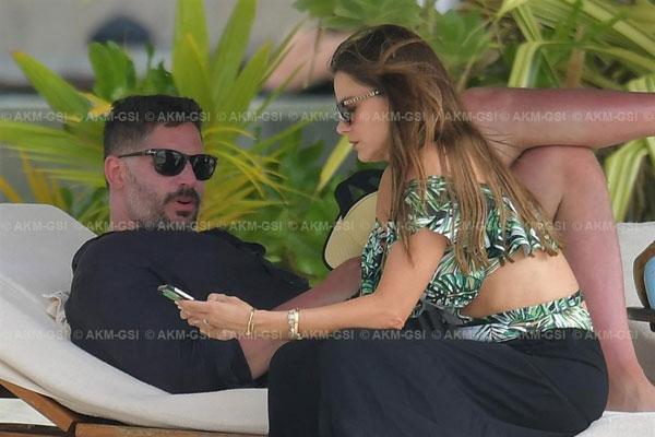 Sofia Vergara And Joe Manganiello Heat Up Bora Bora In Sexy Swimwear 0181