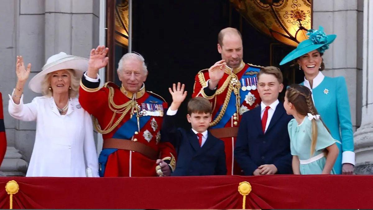 image of royal family 