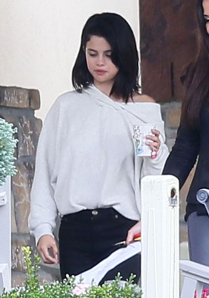 Exclusive&#8230; Selena Gomez Relaxing At Rehab In Tennessee***NO USE W/O PRIOR AGREEMENT &#8211; CALL FOR PRICING***