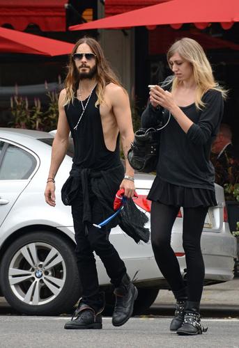 Jared Leto Shows Off His Buff Biceps And Hot Bod In A Muscle Tee—see