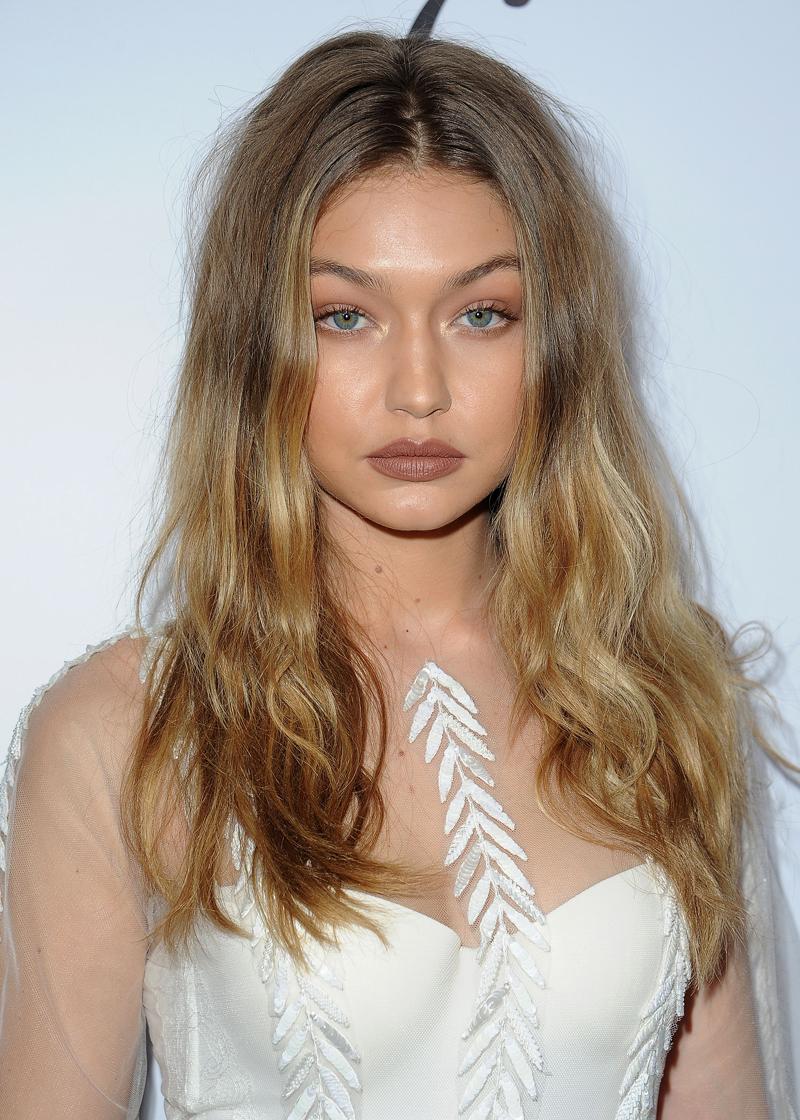 gigi hadid revealing dress fashion awards