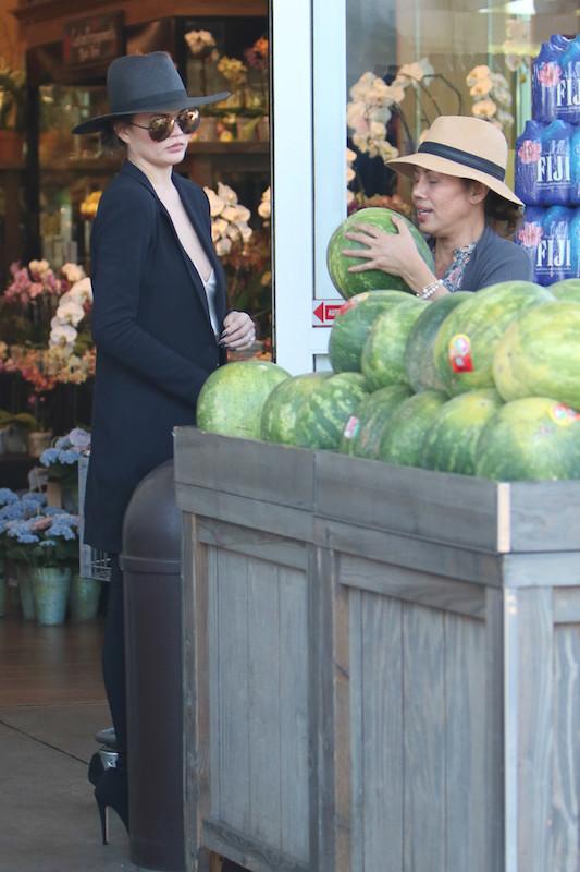 Chrissy Teigen is spotted having lunch with her mother in Beverly Hills