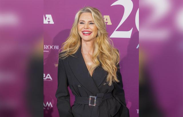 Christie Brinkley 68 Stuns In Steamy New Swimsuit Snaps 