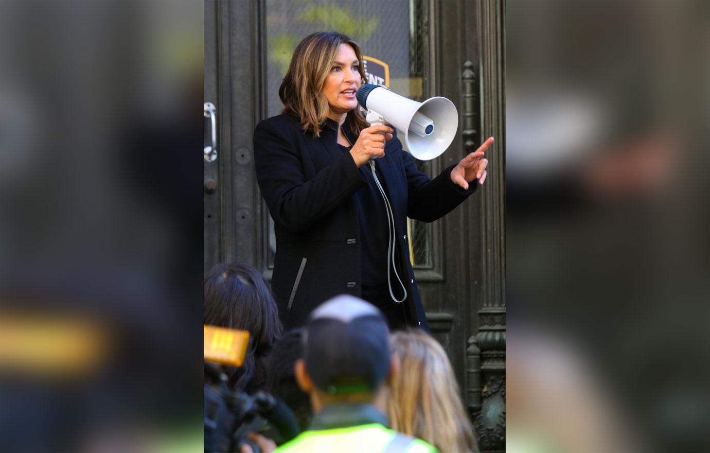 Mariska Hargitay Filming 'Law & Order: SVU'