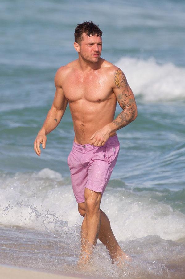 Ryan Phillippe Shirtless Paulina Slagter Engaged Beach Photos