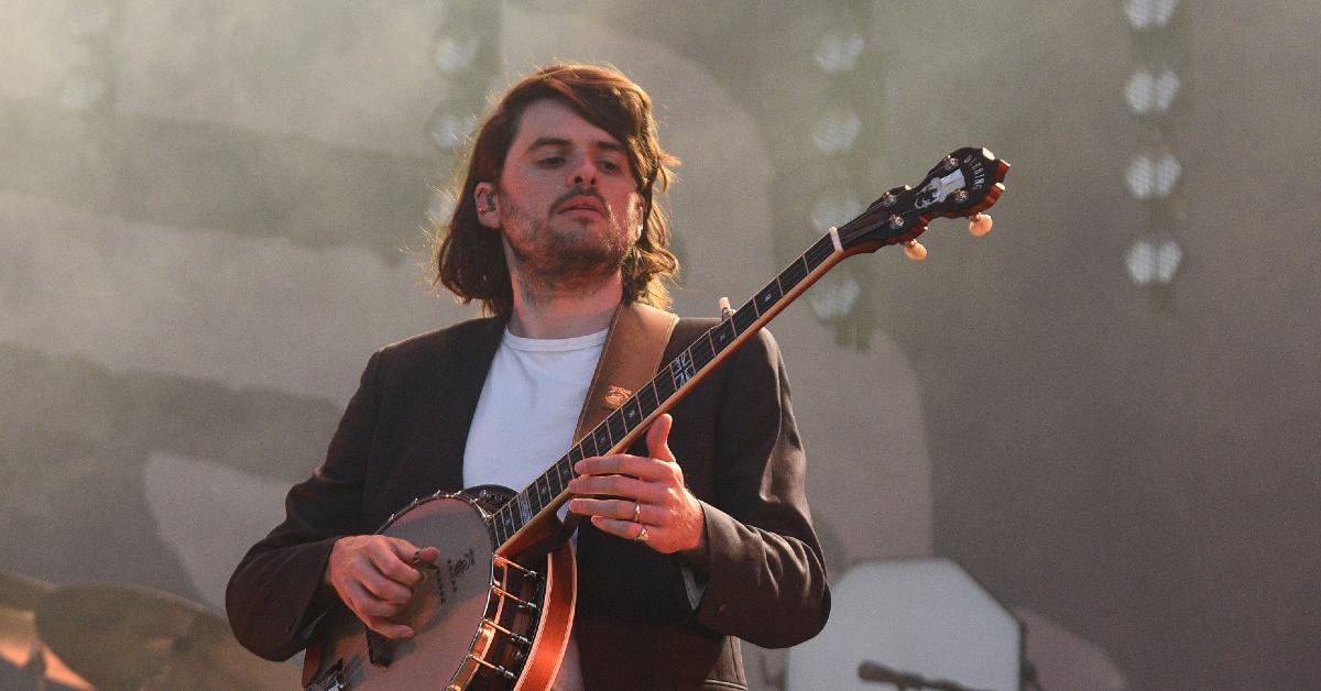 mumford and sons banjo player winston marshall slammed andy ngo book important tweet reactions