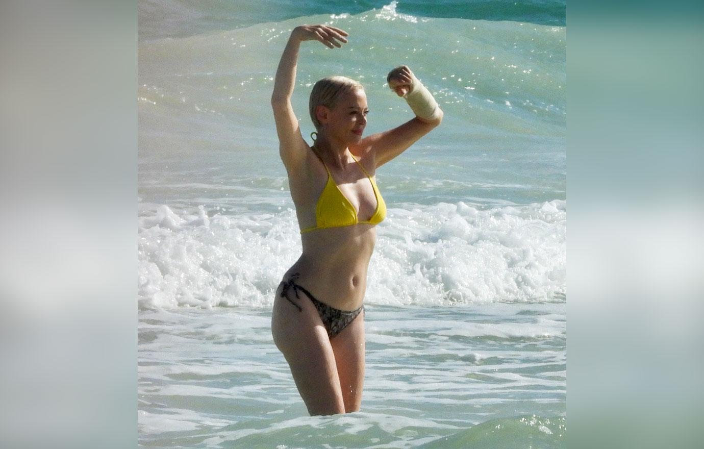 Rose McGowan hits the beach in Mexico