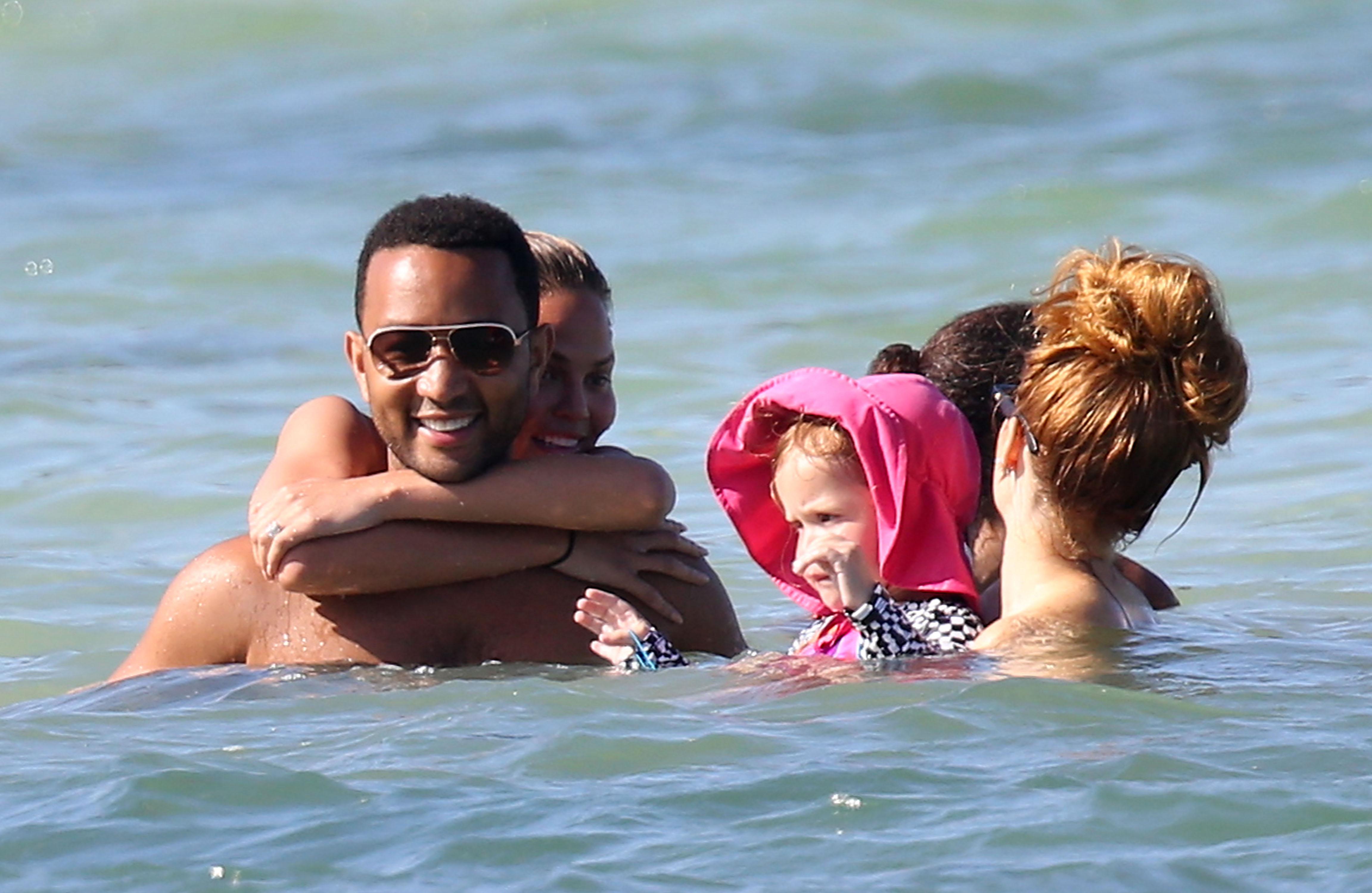 Semi Exclusive&#8230; Jessica Alba Hangs In The Caribbean With John Legend &amp; Chrissy Teigen &#8211; NO INTERNET USE WITHOUT PRIOR AGREEMENT