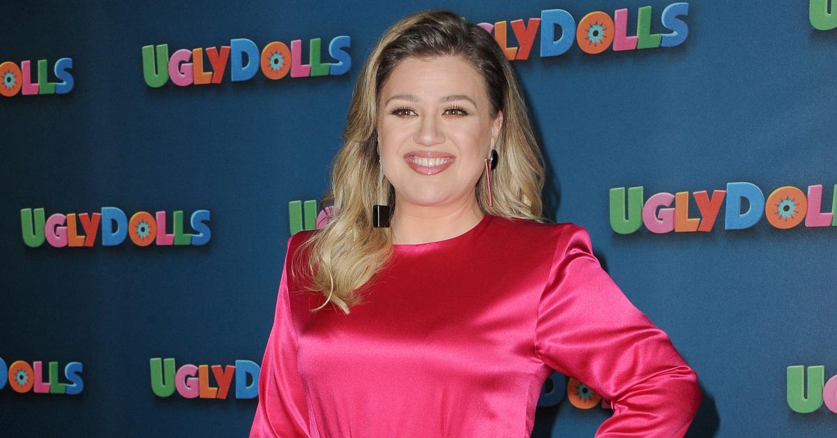 kelly clarkson shares clip snoop dogg