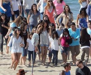 2011__02__selena_gomez_feb14_62 300×246.jpg