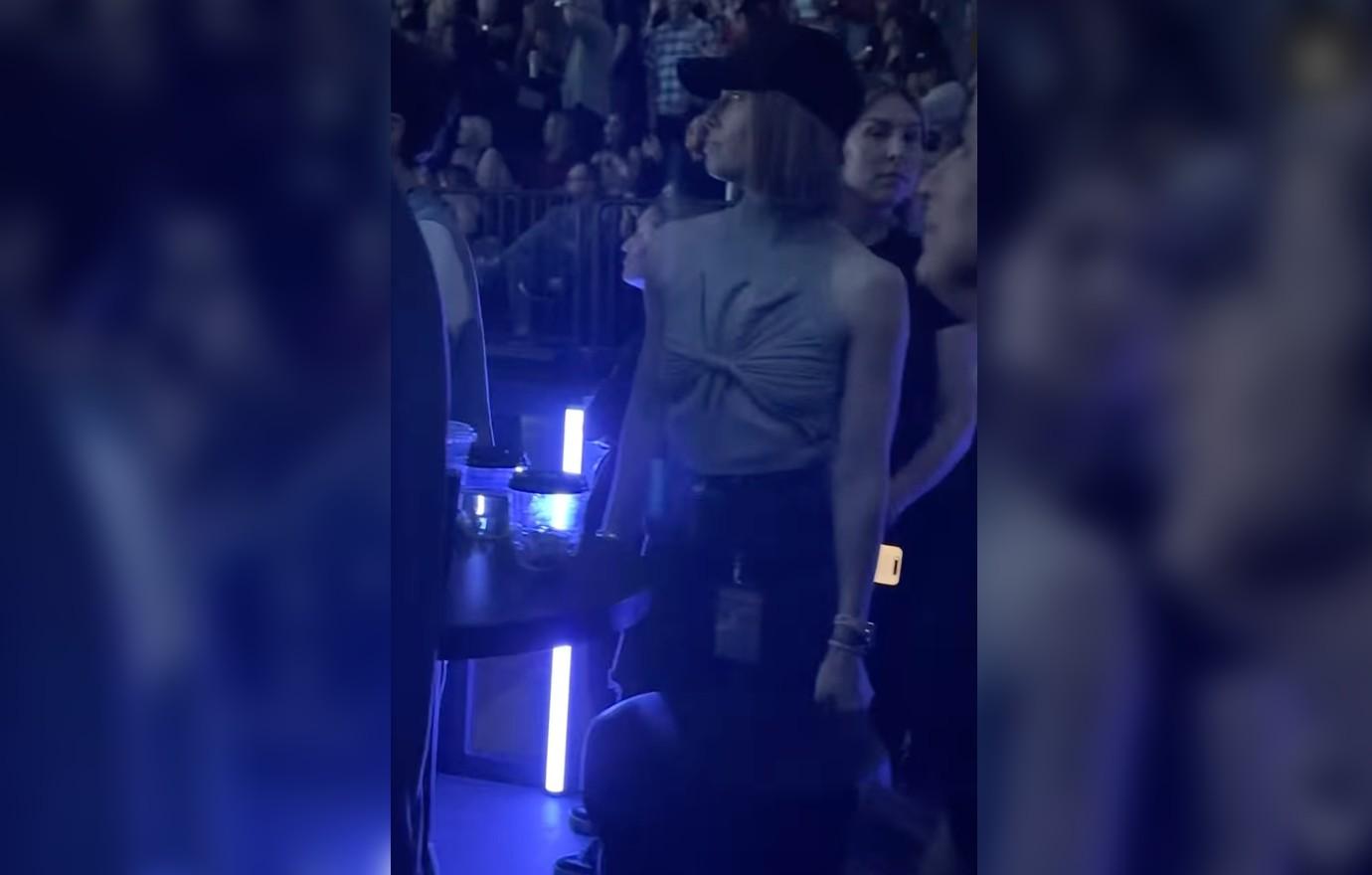 jessica biel dances justin timberlake concert