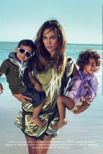 2010__10__Jennifer_Lopez_Twins_Gucci_Oct21news 202&#215;300.jpg