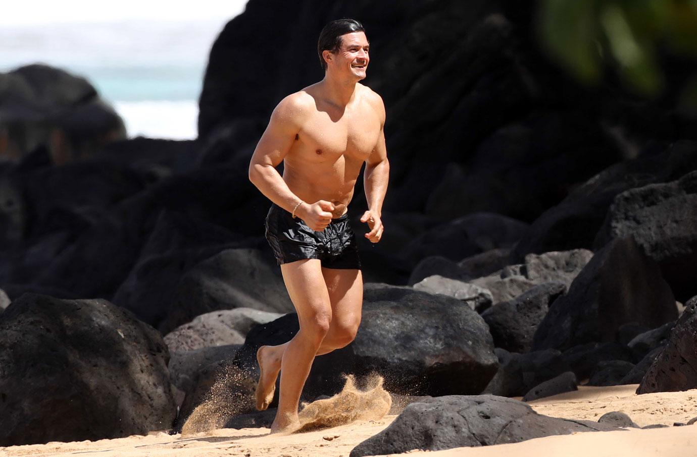 shirtless men on the beach orlando bloom