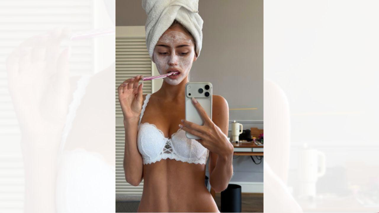 Image of Leni Klum wore a matching bra and underwear set for the mirror selfies.