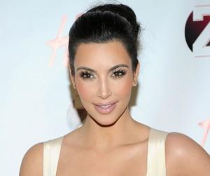 2010__12__Kim_kardashian_dec17a 300×273.jpg