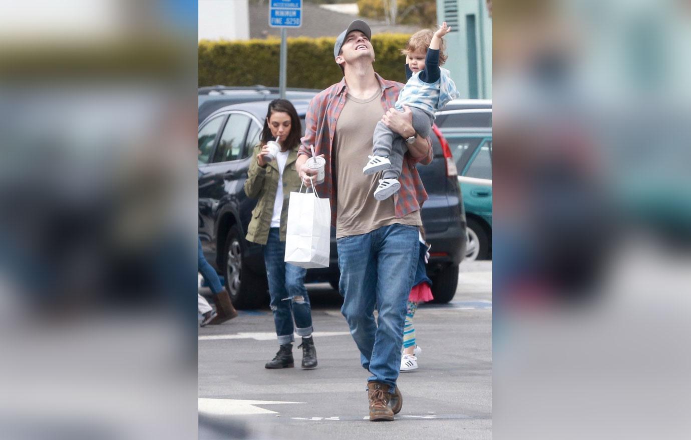 ashton kutcher mila kunis son dimitri funny pics 02