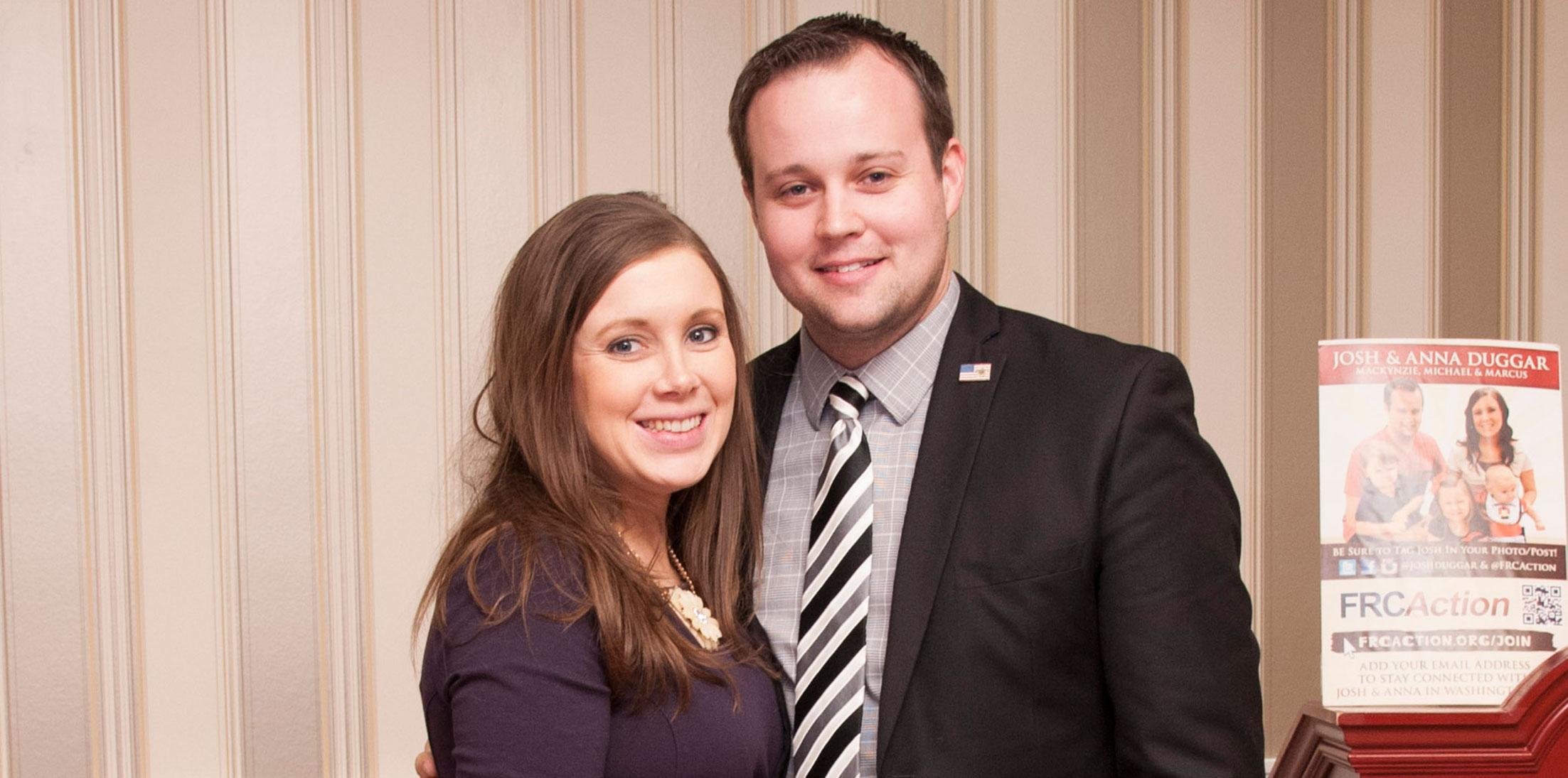 Josh duggar banned from using smart phones