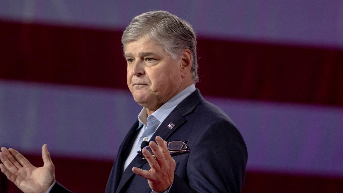 Photo of Sean Hannity revealed his puffy face and raspy voice were side effects of a medication.