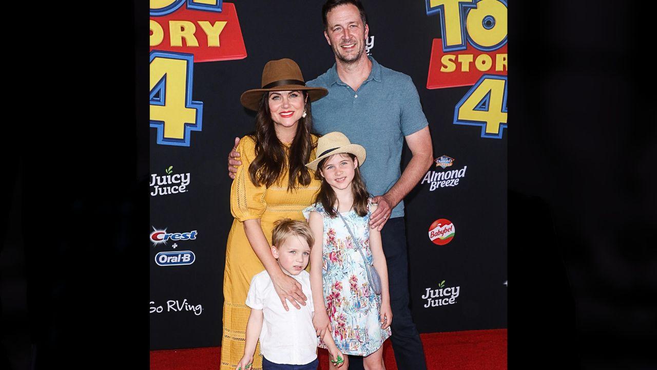 Image of Tiffani Thiessen and her family.
