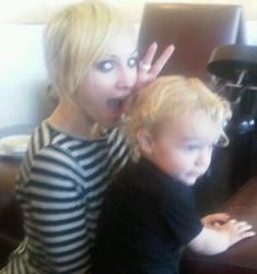 2010__10__Ashlee_Simpson_Wentz_Oct13_LLnews 235×300.jpg