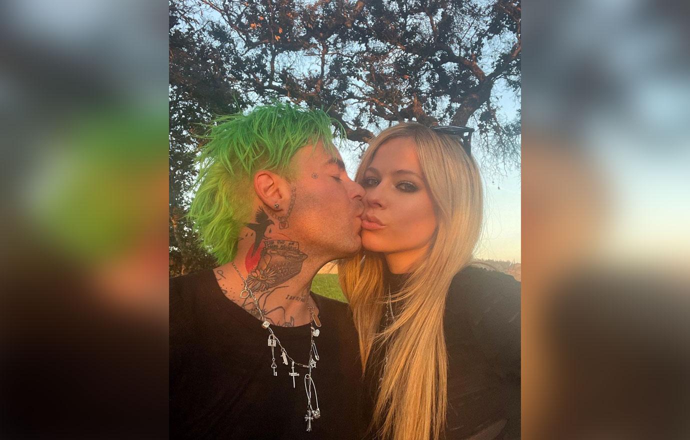 After Avril Lavigne Split, Mod Sun Writes in New Message, 'In 1 Week My  Entire Life Completely Changed