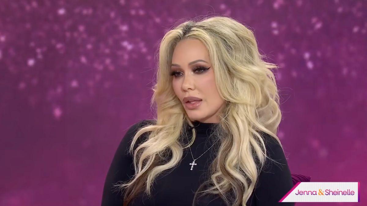 Image of Bunnie Xo met Jelly Roll at his concert in 2015.