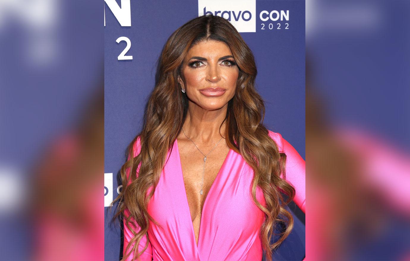 teresa giudice trolled fans photoshop hair fail