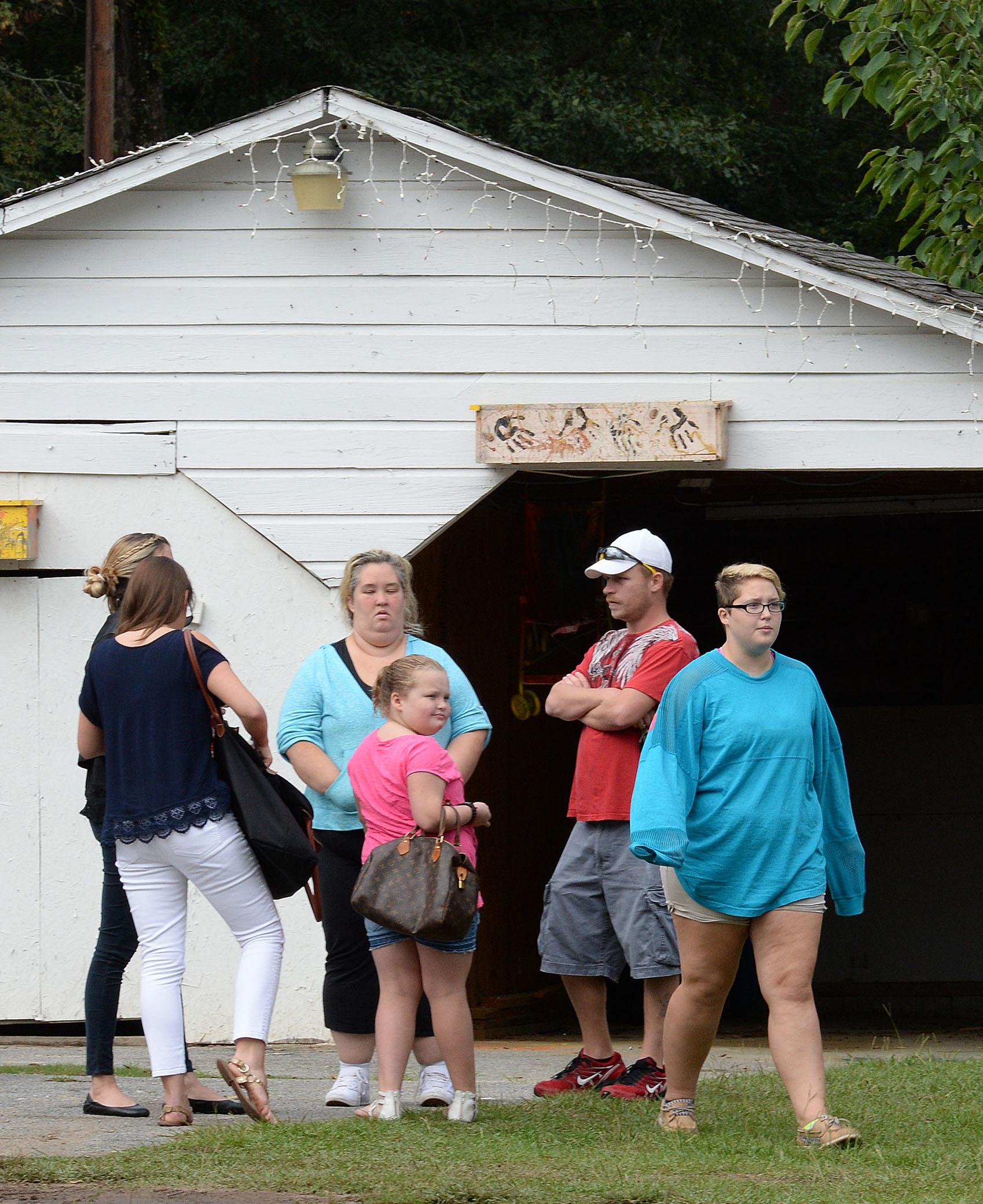 Honey Boo Boo shows off her new Louis Vuitton bag in McIntyre, GA